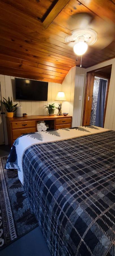 Hotel Riverside Retreat Hendersonville Esterno foto
